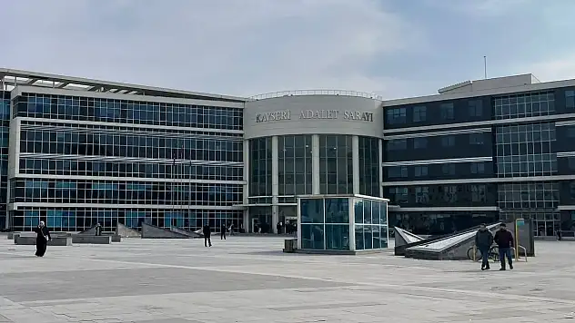 Arkadaşının telefonunu 'yağma'dan yargılanan şahıs suçlamayı reddetti