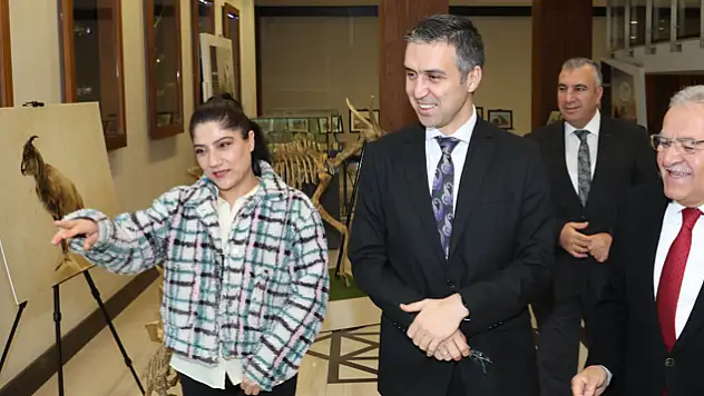 ARKEOLOG MEVLÜDE HANIM TANITIYOR