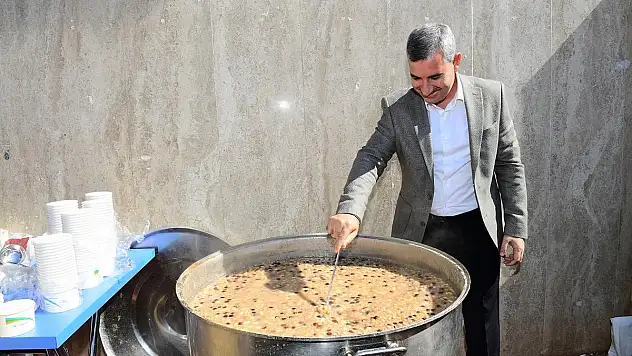 'Aşure Paylaşma ve Dayanışmanın Simgesidir'