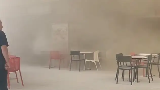 AVM'de Çıkan Dumanlar Paniğe Neden Oldu