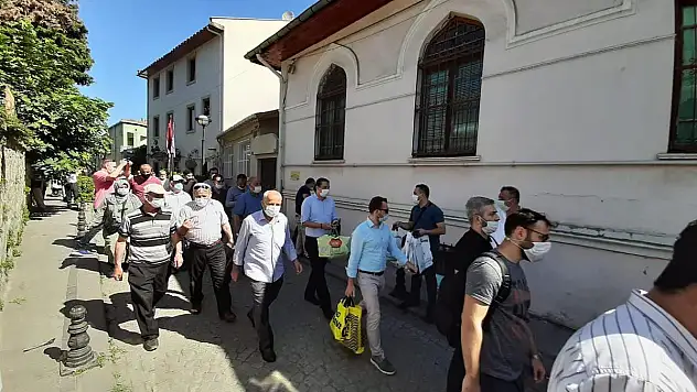 Ayasofya da seccade dağıtımı