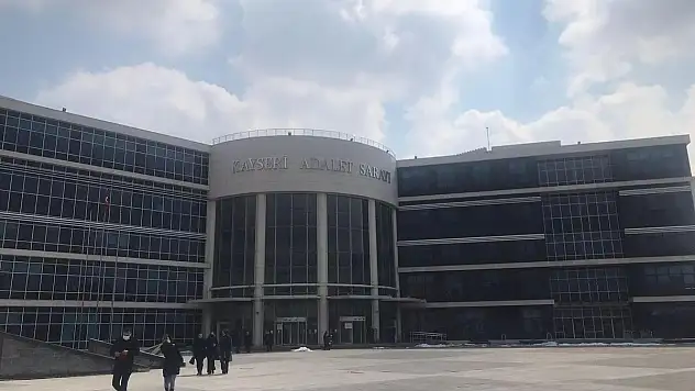 Baba - kız ilişkisinden başka bir şey olamaz