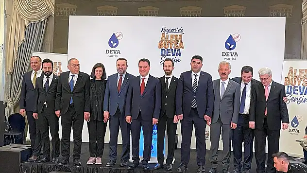 Babacan,'İktidara sarı kart gösterme zamanı'