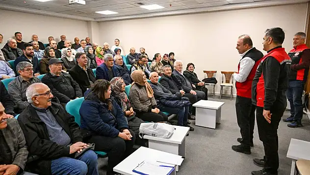 Bahçe bakımı kursunu tamamlayan üreticilere sertifika