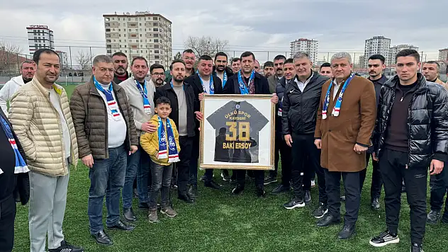 Baki Ersoy'dan Kayseri Ülküspor'a şampiyonluk desteği