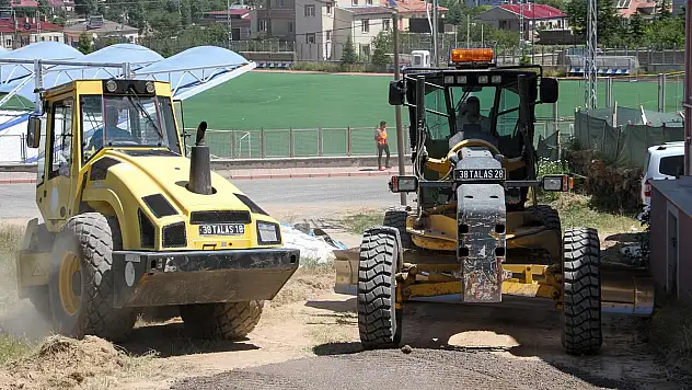BAŞAKPINAR'DA 6 SOKAKTA BİRDEN ÇALIŞTI