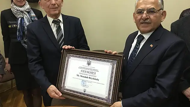BAŞKAN BÜYÜKKILIÇ'A UKRAYNA'DAN FAHRİ DOKTORA