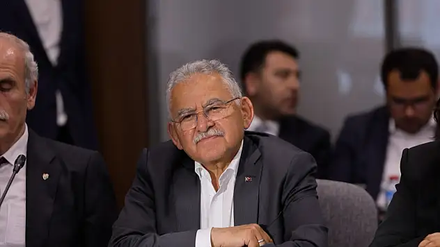 Başkan Büyükkılıç AK Parti Yerel Yönetimler Toplantısı'na Katıldı