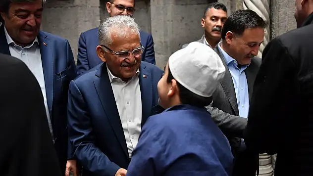 Başkan Büyükkılıç Bayramı Kayserililerle İç İçe Geçirdi
