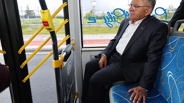 Başkan Büyükkılıç Elektrikli Otobüsün Direksiyonuna Geçti