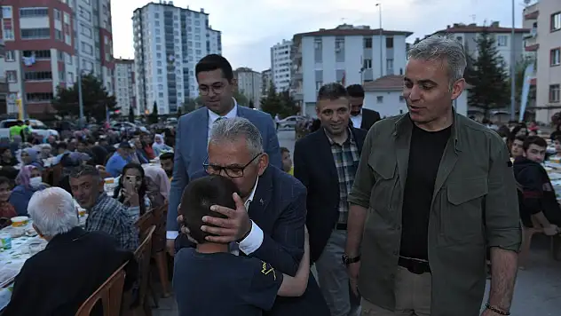 BAŞKAN BÜYÜKKILIÇ, KADİR GECESİ'NİN BEREKETİNİ VATANDAŞLARLA YAŞADI