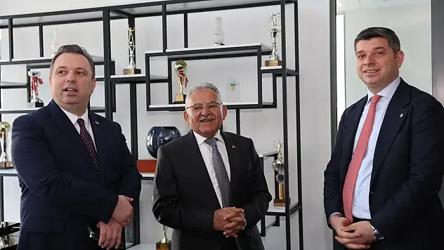Başkan Büyükkılıç, Kayserigaz Yönetim Kurulu Toplantısı'na Katıldı