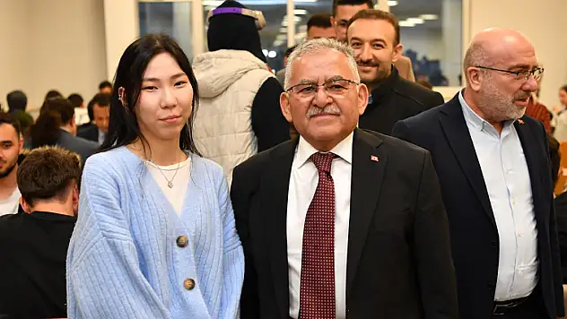 BAŞKAN BÜYÜKKILIÇ, KAYÜ'DE ÖĞRENCİLERLE İFTAR SOFRASINDA BULUŞTU