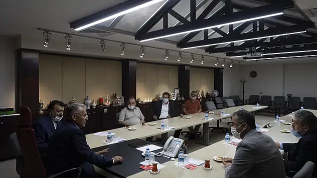 BAŞKAN BÜYÜKKILIÇ LOKANTACILAR VE PASTACILARLA PROTOKOL İMZALADI