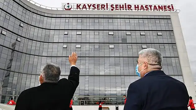 BAŞKAN BÜYÜKKILIÇ ŞEHİR HASTANESİ'NDE MORAL VERDİ