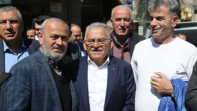 BÜYÜKKILIÇ, MELİK MEHMET GAZİ TÜRBESİ'Nİ ZİYARET ETTİ