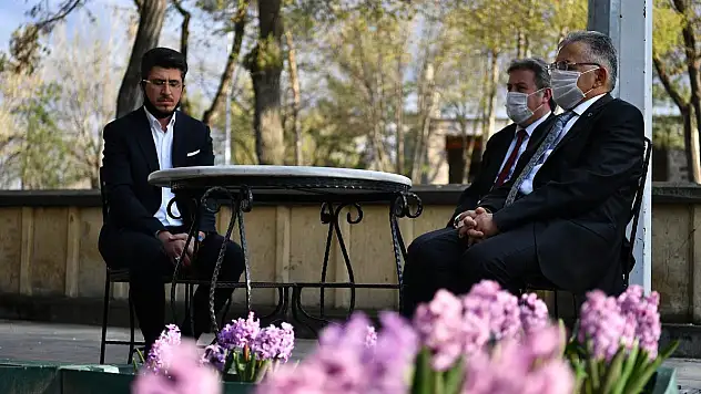 BAŞKAN BÜYÜKKILIÇ SEYYİD BURHANEDDİN TÜRBESİ'Nİ ZİYARET ETTİ