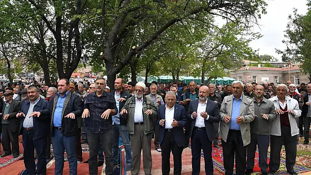 BAŞKAN BÜYÜKKILIÇ, ŞÜKÜR VE YAĞMUR DUASINA KATILDI