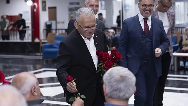 Başkan Büyükkılıç'tan huzurevi ziyareti: sizlerin hizmetkârıyız