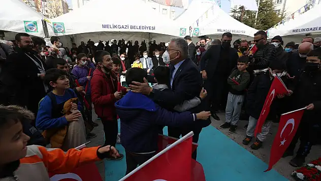 BAŞKAN BÜYÜKKILIÇ'TAN İLDEM'E ARMAĞAN
