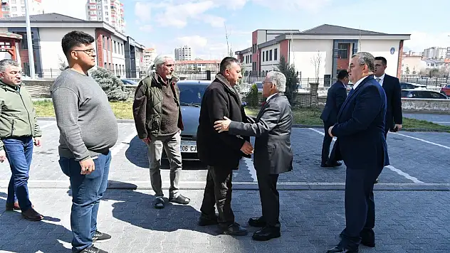 Başkan Büyükkılıç'tan kazada ölen tıp öğrencisi Yaren'in ailesine taziye ziyareti