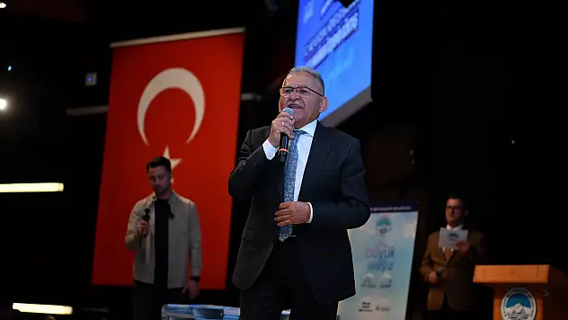 Başkan Büyükkılıç'tan Öğrencilere Kitap desteği