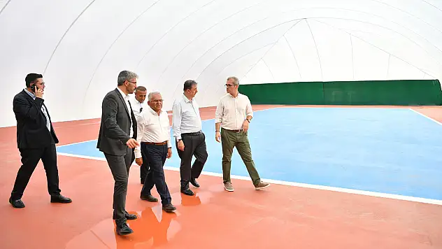 Başkan Büyükkılıç, Tenis Kortlarında Üzeri kapatılan Çalışmaları inceledi