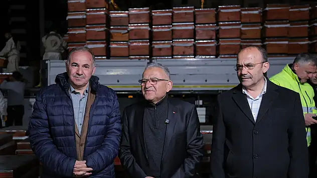 Başkan Büyükkılıç, üreticilere arılı kovan dağıttı