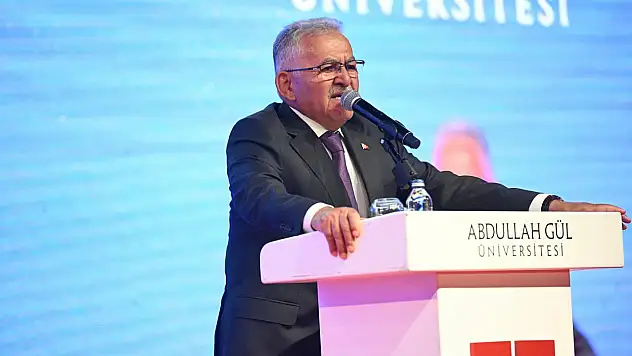 Başkan Büyükkılıç ve Cumhurbaşkanı Gül, AGÜ mezuniyet töreninde