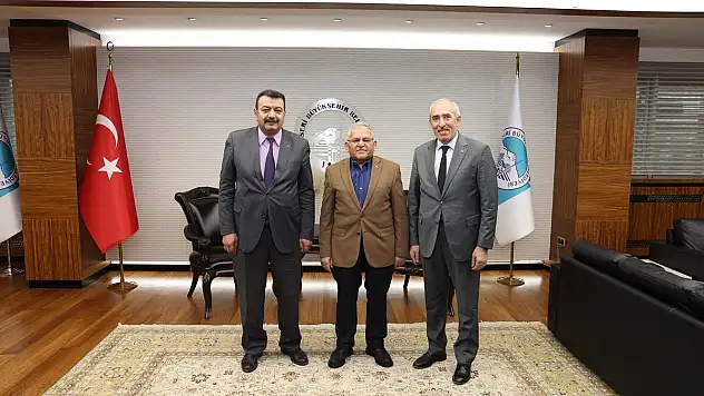 BAŞKAN BÜYÜKKILIÇ'A ESNAFLARDAN ZİYARET