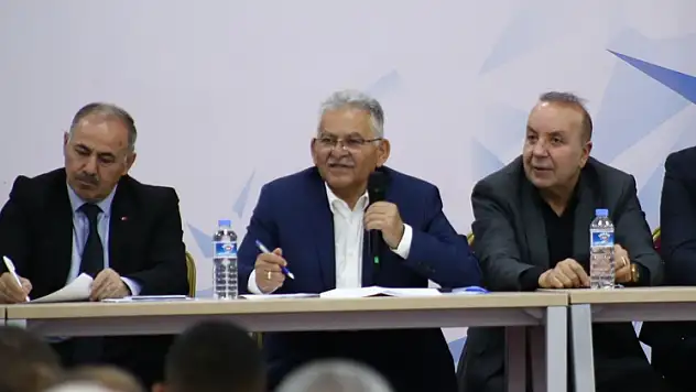 BAŞKAN BÜYÜKKILIÇ'TAN PINARBAŞI'DA 'MUHTAR' ZİRVESİ