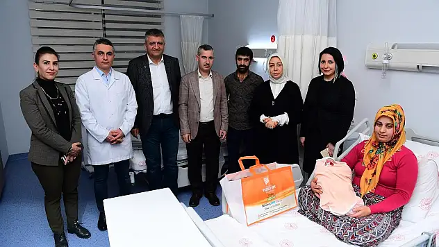 Başkan Çınar, Azra Bebeğin Kulağına İsmini Okudu, Dua Etti