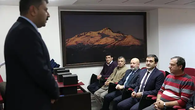 BAŞKAN ÇOLAKBAYRAKDAR'A MESLEKTE 25.YIL ONUR ÖDÜLÜ