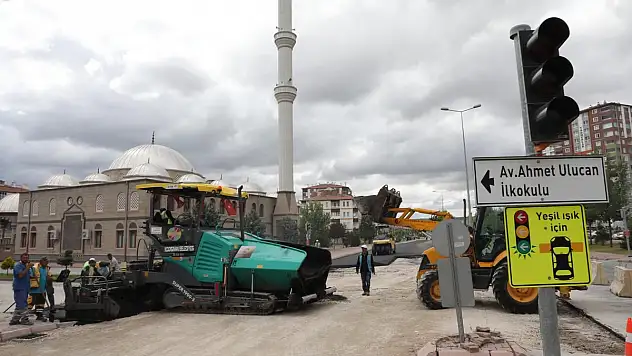BAŞKAN ÇOLAKBAYRAKDAR, ASFALT ÇALIŞMALARINI  İNCELEDİ