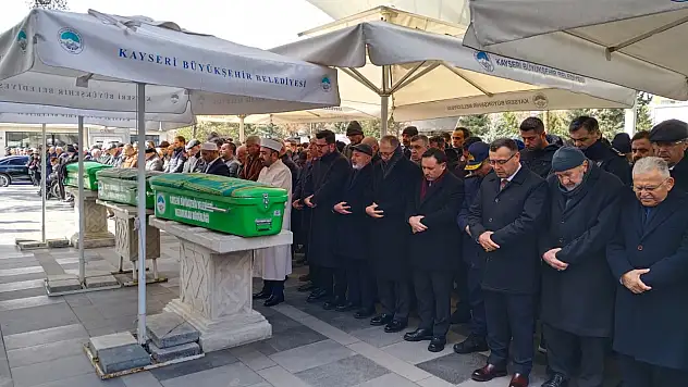 Başkan Çolakbayrakdar babasını son yolculuğuna uğurladı