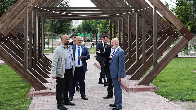 BAŞKAN ÇOLAKBAYRAKDAR, 'ÇOCUKLARIN, HAYALİNİ SÜSLEYEN PARKLAR İNŞA EDİYORUZ'