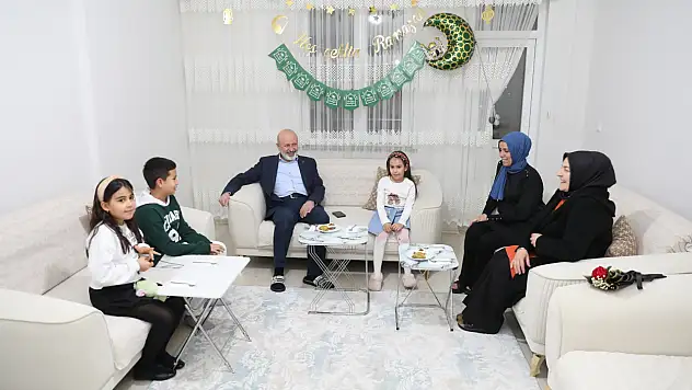Başkan Çolakbayrakdar'dan Özsoy Ailesine İftar Ziyareti