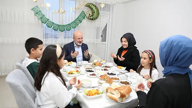 Başkan Çolakbayrakdar'dan Ramazan Sofrası