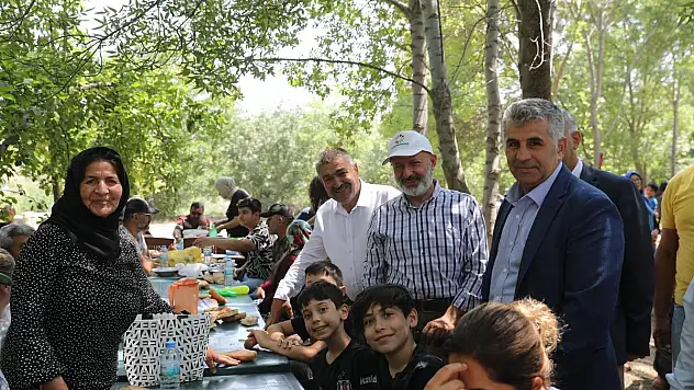 BAŞKAN ÇOLAKBAYRAKDAR, HASANCI VE HÖBEKLİLERLE BİR ARAYA  GELDİ