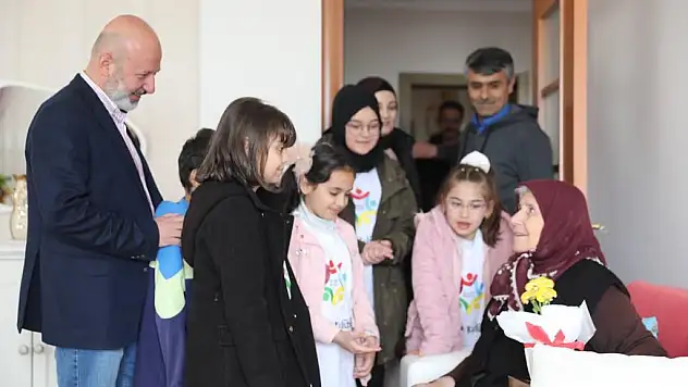 BAŞKAN ÇOLAKBAYRAKDAR'I, ŞEHİT ANNELER BAĞRINA BASTI
