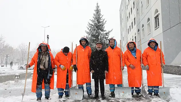Başkan Çolakbayrakdar: Kar temizliği merkez ve kırsalda sürüyor