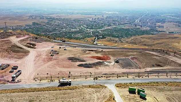 BAŞKAN ÇOLAKBAYRAKDAR, 'KAYSERİ'YE MİLLET BAHÇESİ KAZANDIRIYORUZ'