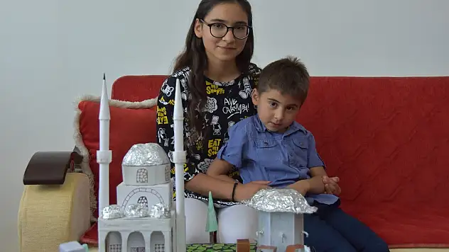 BAŞKAN ÇOLAKBAYRAKDAR, KOCASİNAN'IN YILDIZLARI'NI ÖDÜLLENDİRDİ