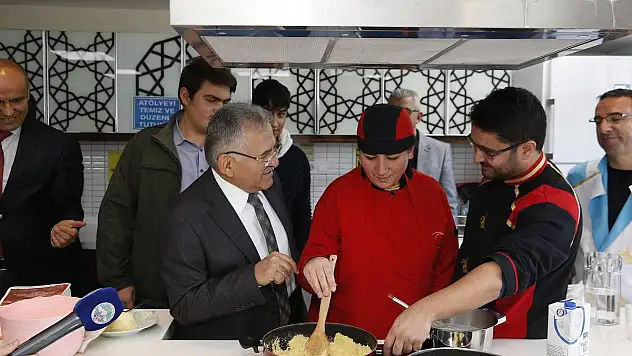 Başkan'dan İlgi, Öğrencilerden Sevgi