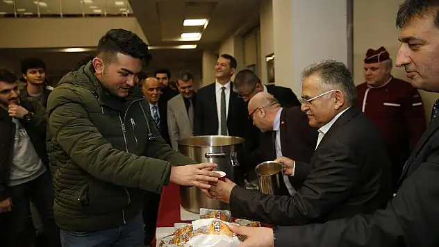 Başkan'dan Öğrencilere Çorba İkramı, Sürpriz Ziyaret
