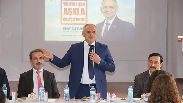 BAŞKAN ESAT ÖZTÜRK TECRÜBELERİNİ ÖĞRENCİLER İLE PAYLAŞTI