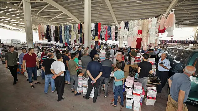 BAŞKAN FADILOĞLU, PAZAR ESNAFINI ZİYARET ETTİ