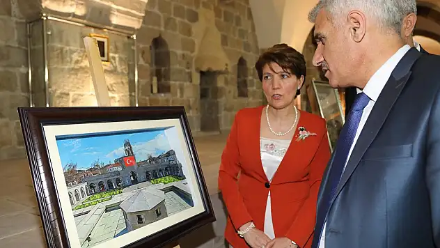 BAŞKAN GÜDER, KAĞIT RÖLYEF SERGİSİNİN AÇILIŞINI YAPTI