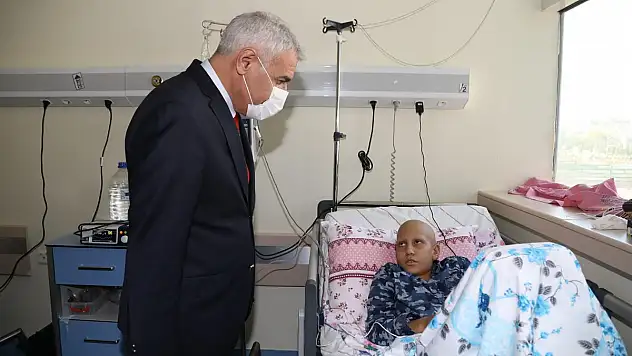 Başkan Güder,  Lösemili Çocukları Unutmadı