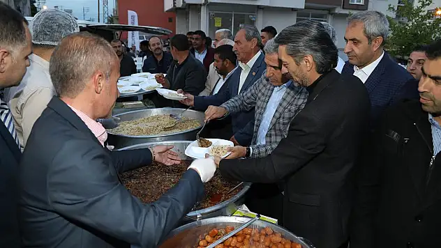 BAŞKAN GÜDER, MAHALLE SAKİNLERİ İLE İFTAR YAPTI
